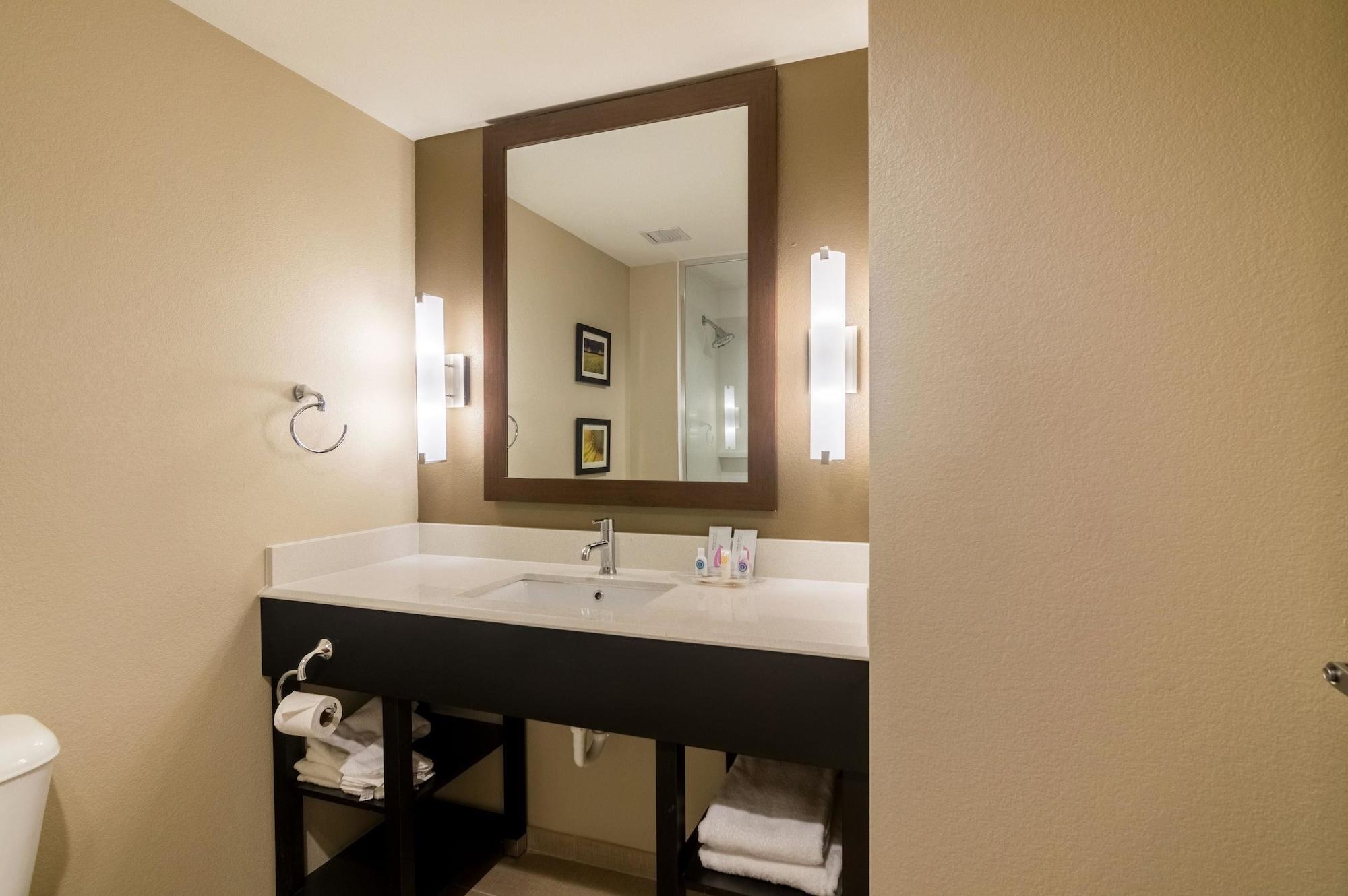 Comfort Suites Fairgrounds West Oklahoma City Exterior foto